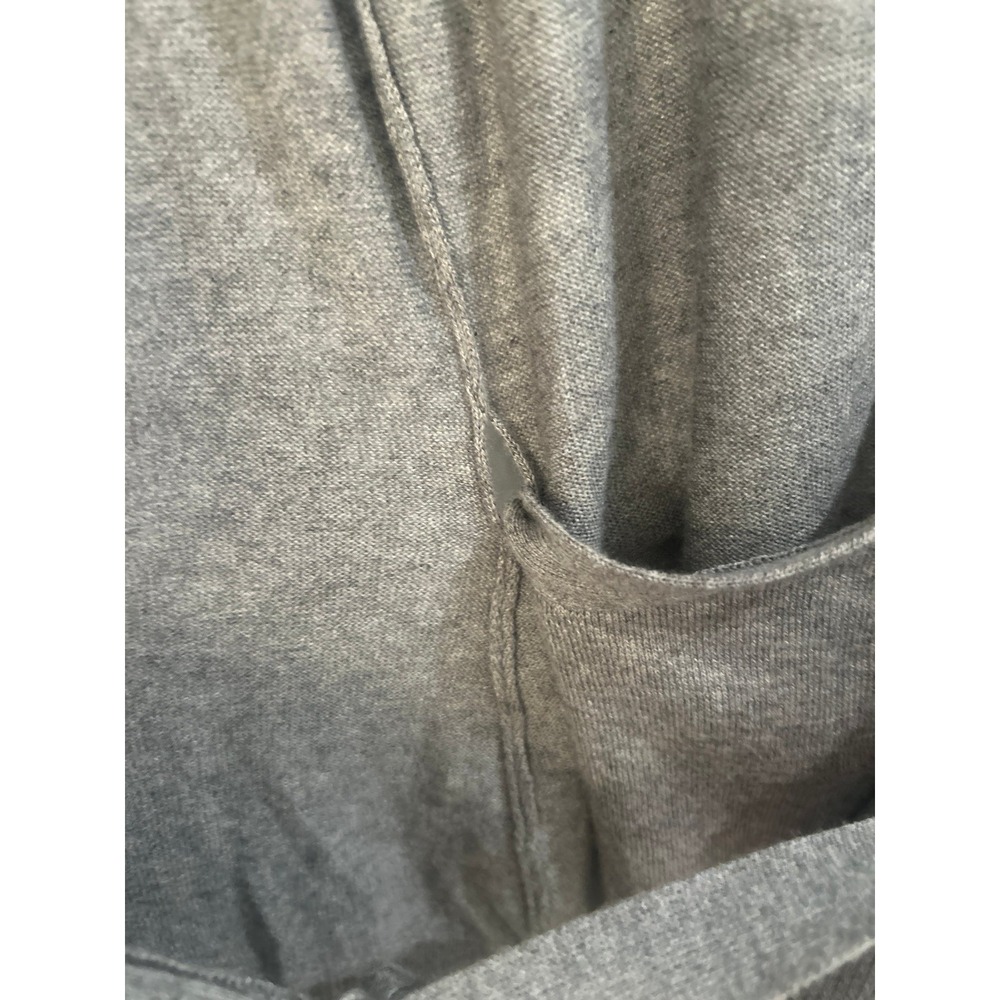 Gap women's grey wrap cardigan features a deep V-neck NWT SIZE M - Picture 4 of 5
